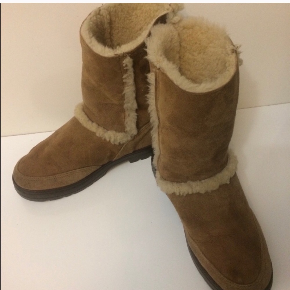 UGG SUNDANCE SHORT !!!!